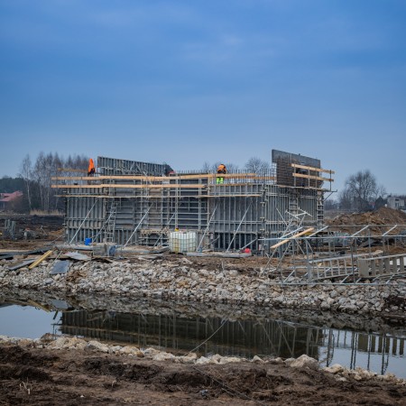 Budowa mostu nad rzeką Iłżanką