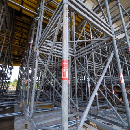 Budowa mostu nad rzeką Iłżanką