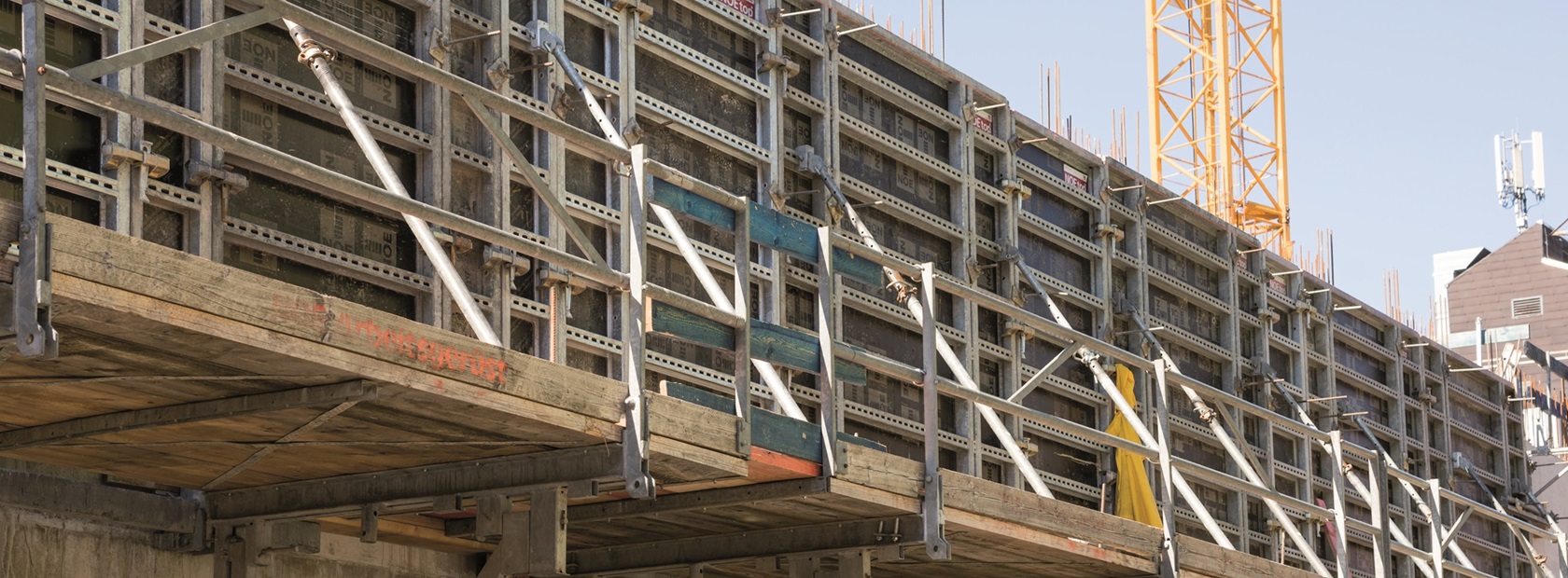 Pomosty robocze – maksymalne bezpieczeństwo pracy na wysokości